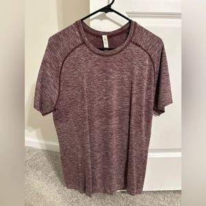Lululemon Metal Tech Vent Performance Maroon Short Sleeve Shirt Mens Size Medium